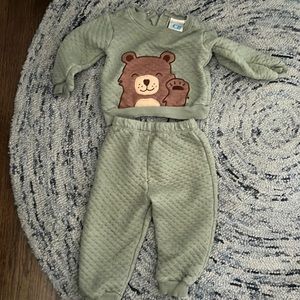 12-18Μ sage green quilted sweatsuit with bear